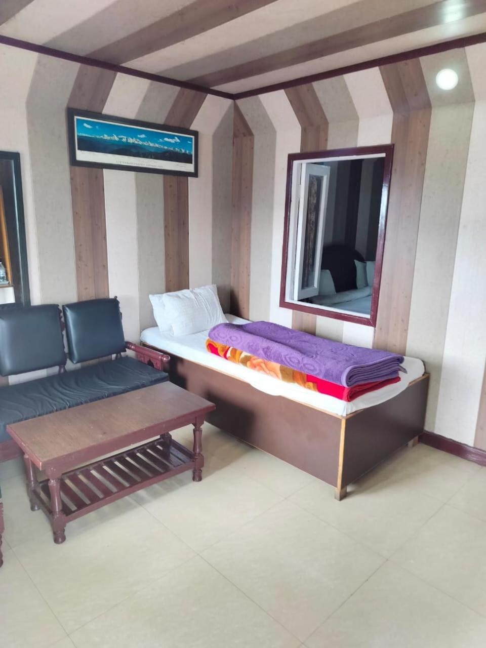 Hotel Surya Lake View Nainital Bagian luar foto