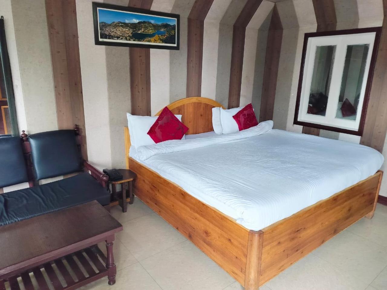 Hotel Surya Lake View Nainital Bagian luar foto