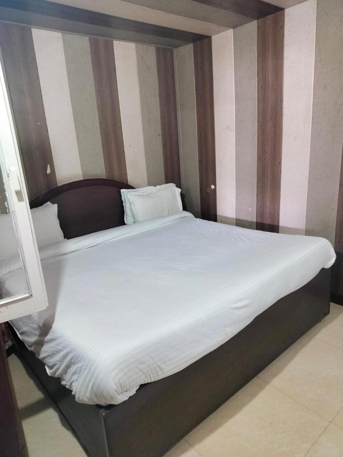 Hotel Surya Lake View Nainital Bagian luar foto